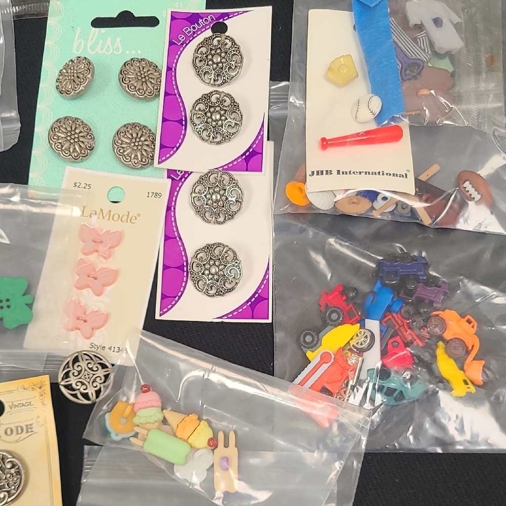Assorted Craft Button Lot - Picture 2 of 16